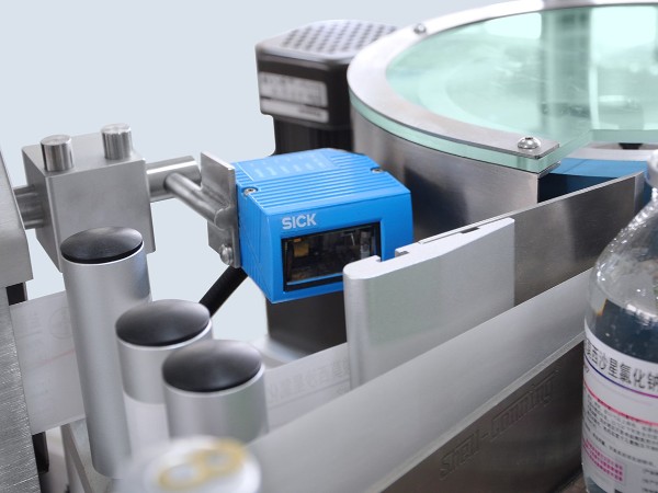 S310立式圓瓶智能（néng）貼標機