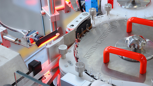 圓（yuán）瓶貼標機廠（chǎng）家91成人视频帶（dài）你（nǐ）了解立式貼標機與臥式貼標機區別是什麽