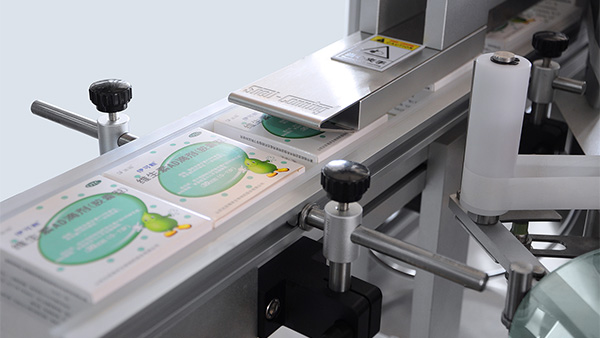 深圳台技光電-91成人视频貼標機應用案例