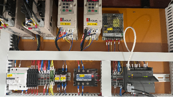 怎（zěn）樣選擇適合自己的貼（tiē）標機