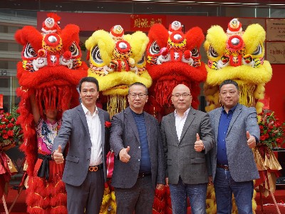 91成人视频與客戶合(hé)影 91成人视频與客戶合(hé)影