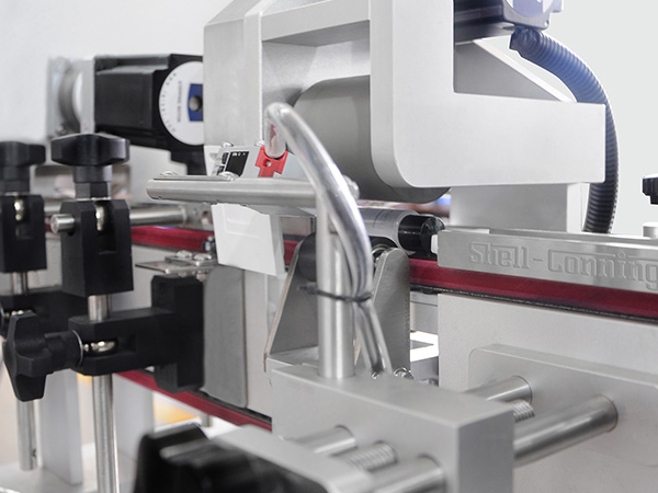 S610臥式圓瓶智能貼標機 S610臥式圓瓶智(zhì)能貼標機