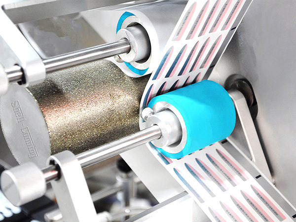 S212次拋平麵智能貼標機（jī）