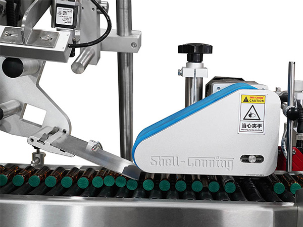 S606 立進立出（chū）臥式（shì）圓瓶智能貼標機